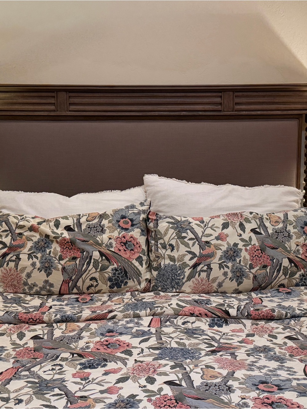 Pottery Barn - Ivory Bloom Sateen Duvet Cover & 2 King Shams - Picture 9 of 12